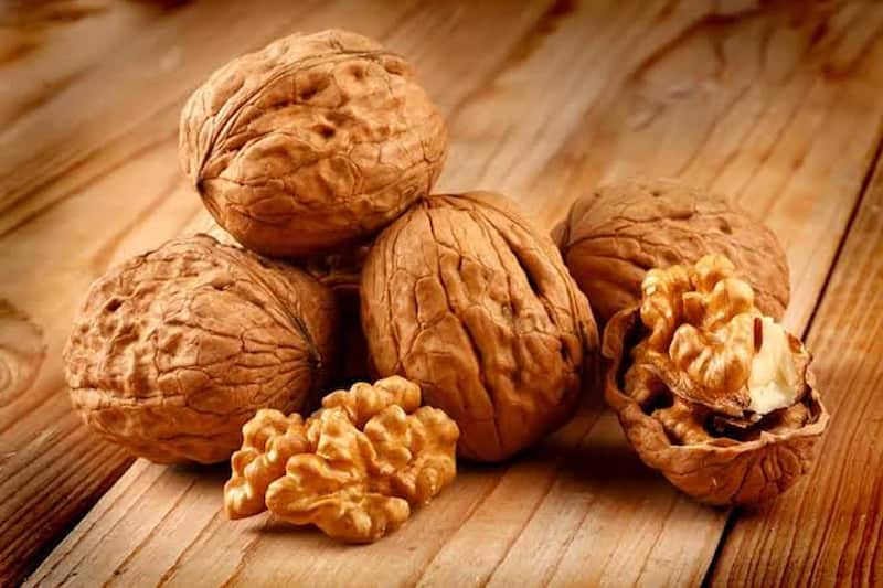 گردو پوست کاغذی تویسرکان با پوسته نازک و مغز پُر